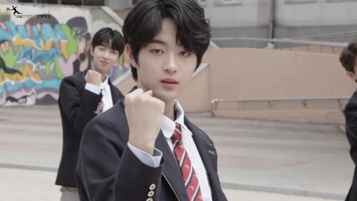 Produce X 101: Nam sinh trường trung học của Cho Seung Yeon - Cha Jun Ho dance cover 'X1-MA', center gây sốt là ai? Ảnh 10