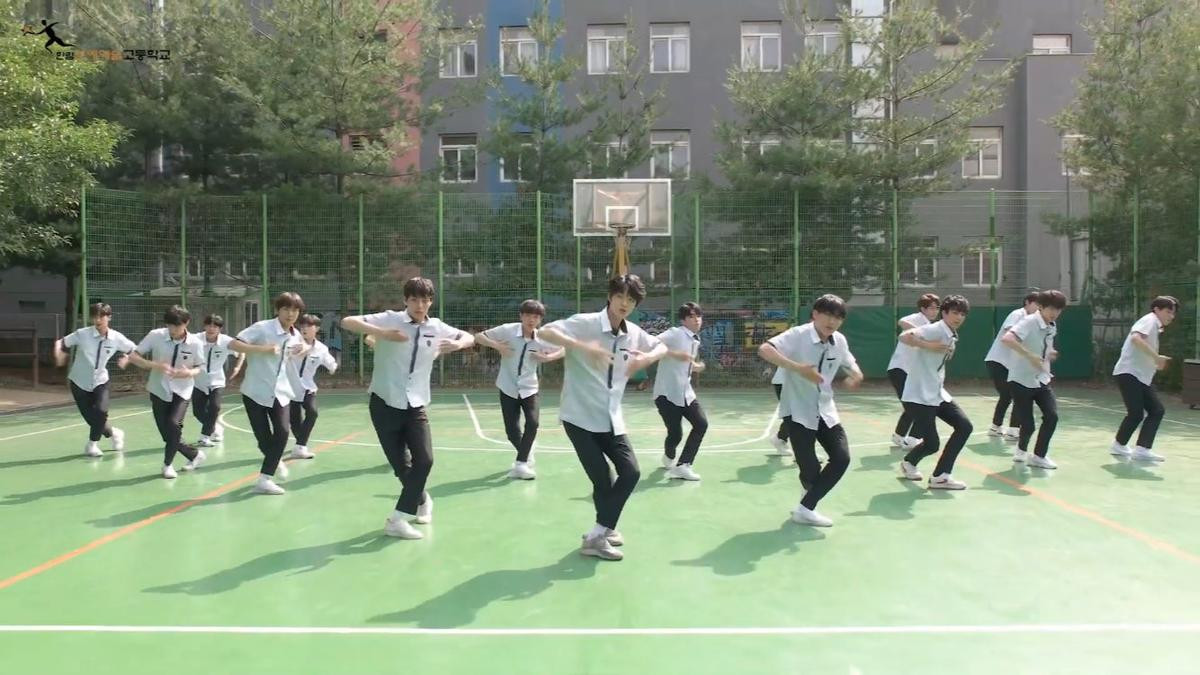 Produce X 101: Nam sinh trường trung học của Cho Seung Yeon - Cha Jun Ho dance cover 'X1-MA', center gây sốt là ai? Ảnh 3