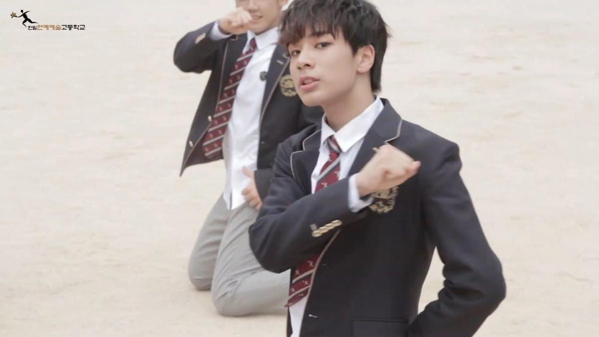 Produce X 101: Nam sinh trường trung học của Cho Seung Yeon - Cha Jun Ho dance cover 'X1-MA', center gây sốt là ai? Ảnh 4