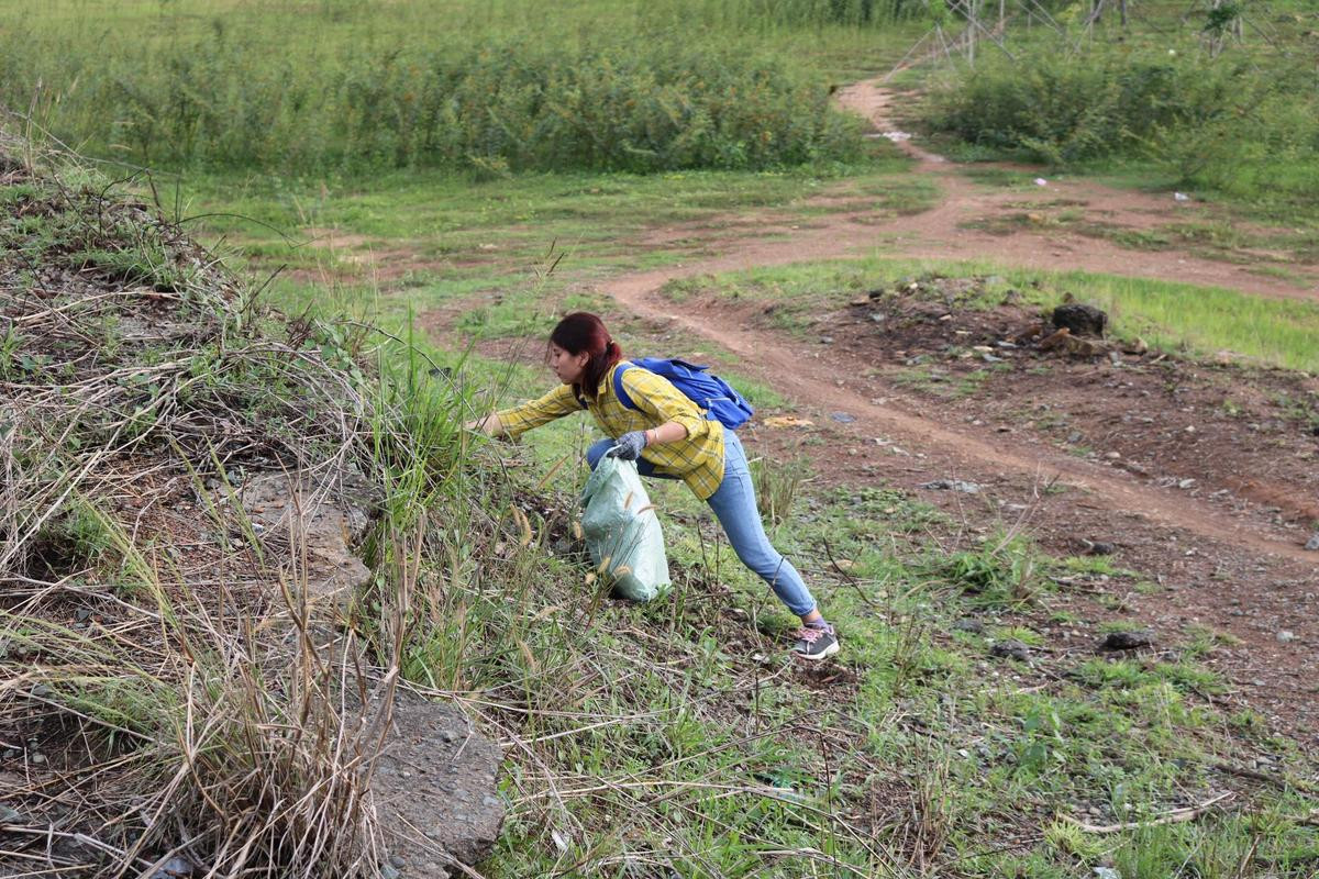 Đội 'Dọn rác Làng Đại học' của sinh viên ĐHQG TPHCM: Quy mô nhỏ - Tinh thần lớn, hưởng ứng xu hướng sống xanh với môi trường Ảnh 12