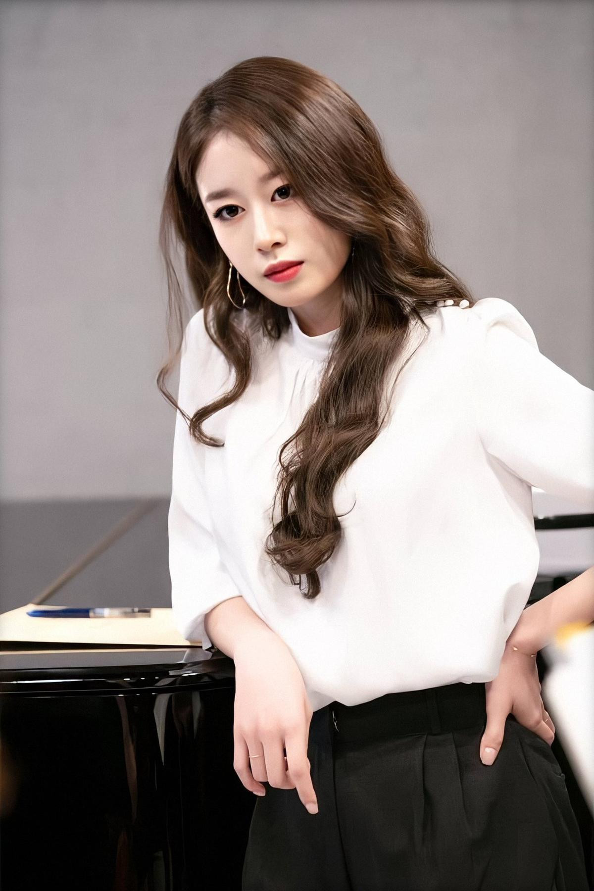 'I Wanna Hear Your Song': Park Ji Yeon (T-ARA) lột xác với thần thái sang chảnh, vẻ đẹp gây thương nhớ Ảnh 7