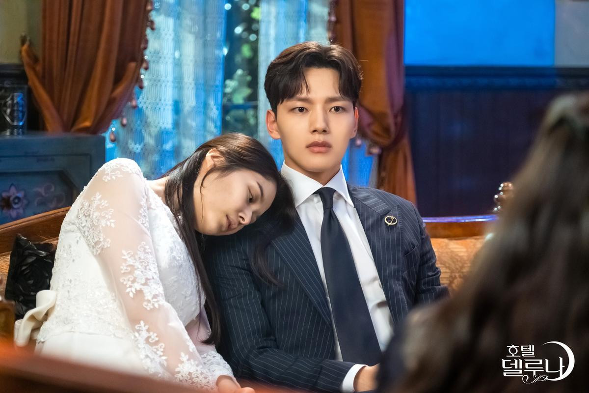 BXH diễn viên - phim Hàn cuối tháng 7: 'Hotel Del Luna' đứng nhất 3 tuần, Ong Seong Woo 'đánh bại' IU và Yeo Jin Goo Ảnh 2