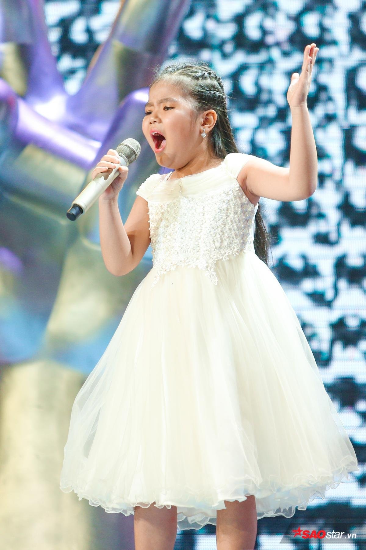 The Voice Kids 2019: Tài năng nhí nào khiến 6 HLV phải bấm chọn thần tốc sau 3 nốt nhạc? Ảnh 4