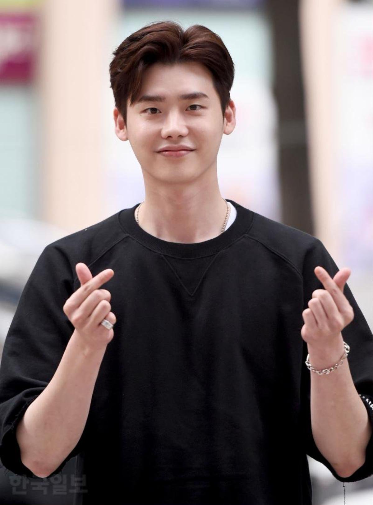 Phủ nhận hẹn hò, Knet: 'Lee Jong Suk không xứng với Kwon Nara, Dispatch sắp ra tay' Ảnh 3