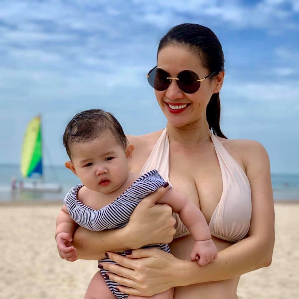 Mẹ 2 con Thân Thúy Hà mặc bikini khoe vóc dáng nuột nà sau 4 tháng sinh con Ảnh 2