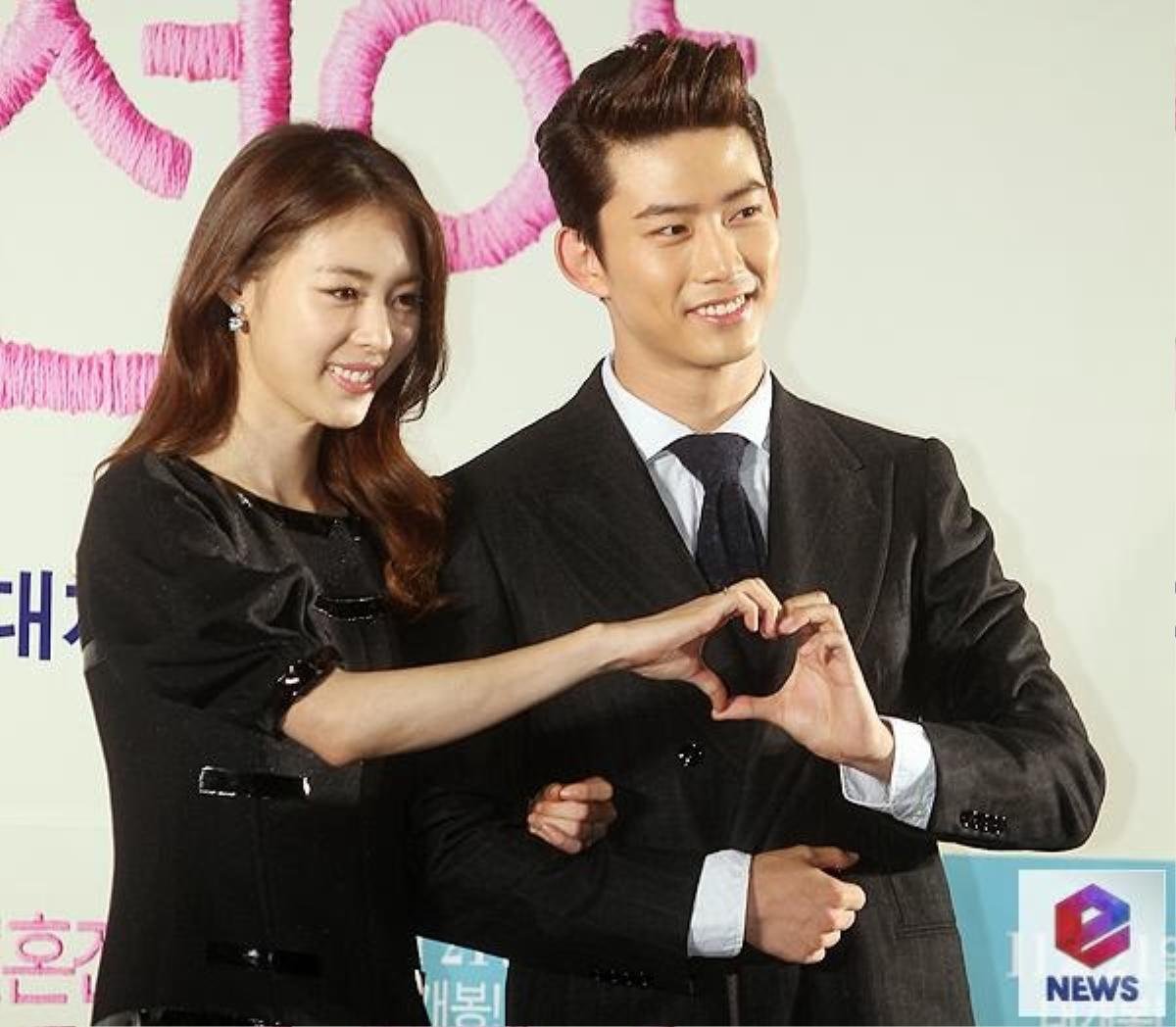 Vừa xuất ngũ, Taecyeon (2PM) đã nhận lời cặp kè với Lee Yeon Hee - Kinh ngạc với số tiền để ăn mặc như IU trong 'Hotel Del Luna' Ảnh 3