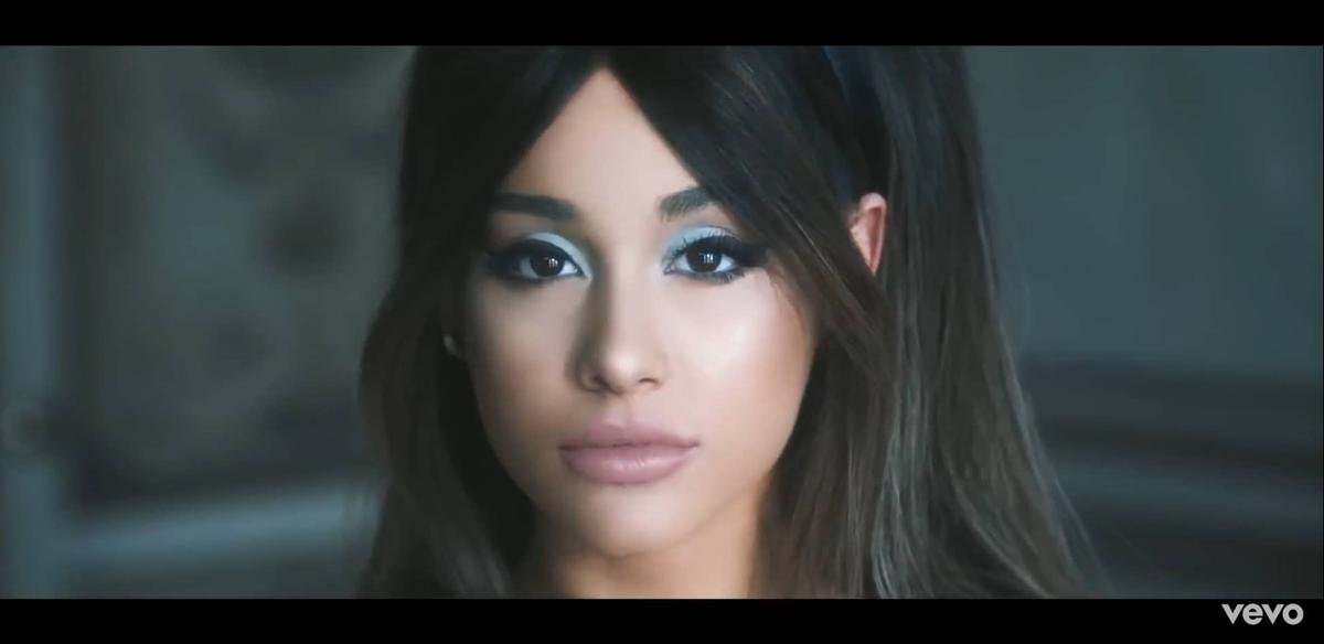 Đánh ghen 'long trời lở đất' trong MV 'Boyfriend': Ariana Grande liệu có lật đổ được 'Old Town Road'? Ảnh 9