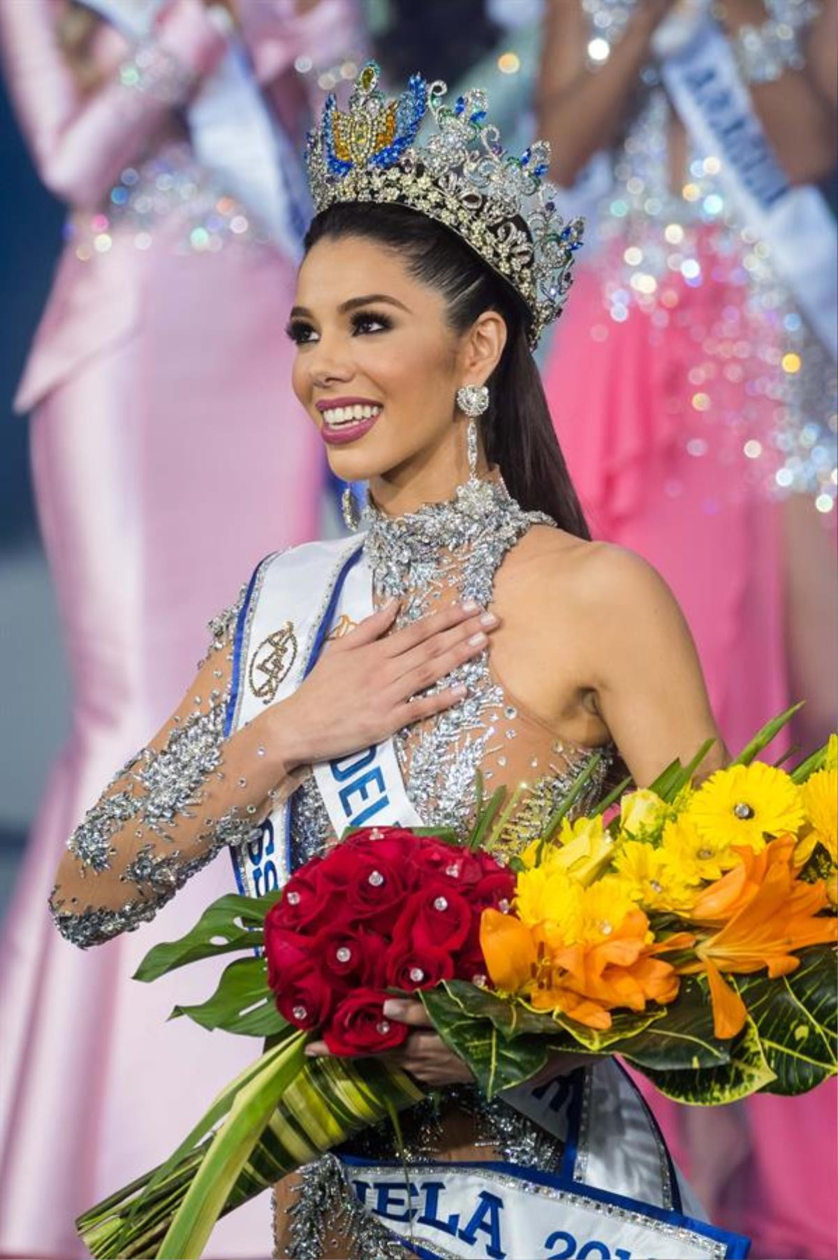 Cận cảnh nhan sắc tân hoa hậu Venezuela - đối thủ 19 tuổi của Hoàng Thùy tại Miss Universe  Ảnh 7