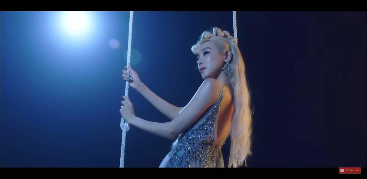 Mê mệt với 'nữ thần ánh trăng' Tiffany Young (SNSD) khí chất ngời ngời trong MV comeback 'Magnetic Moon' Ảnh 4