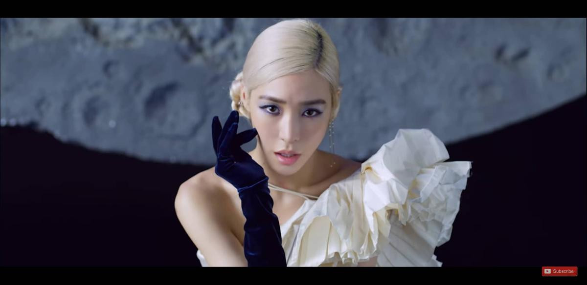 Mê mệt với 'nữ thần ánh trăng' Tiffany Young (SNSD) khí chất ngời ngời trong MV comeback 'Magnetic Moon' Ảnh 3