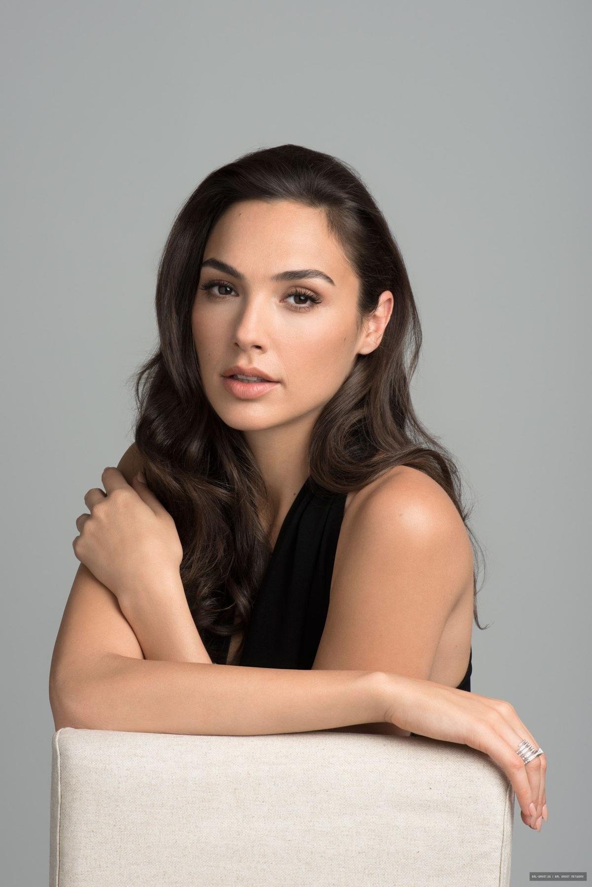 Gal Gadot trở thành 'người phụ nữ đẹp nhất thế giới' trong phim mới Ảnh 1