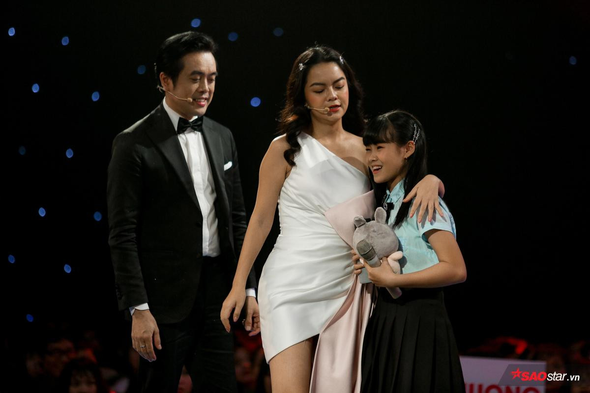 Bình An - Cô bé học thanh nhạc chuyên nghiệp khiến dàn HLV The Voice Kids 2019 nể phục vì loạt nốt cao 'đắt giá' Ảnh 6