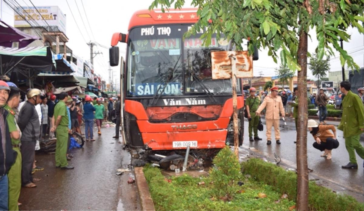 Nhân chứng bàng hoàng kể lại giây phút xe khách giường nằm lao vào chợ ven đường ở Gia Lai khiến 4 người tử vong Ảnh 1