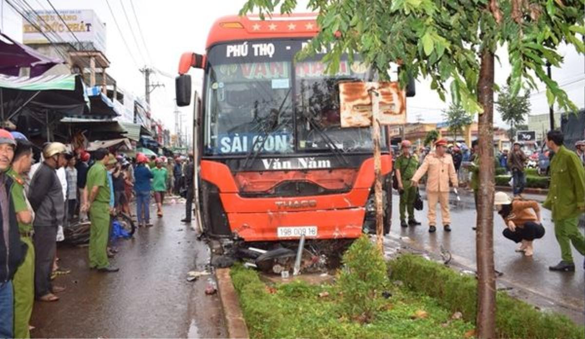 Nguyên nhân ban đầu vụ xe khách giường nằm lao vào chợ ven đường khiến 4 người tử vong Ảnh 2