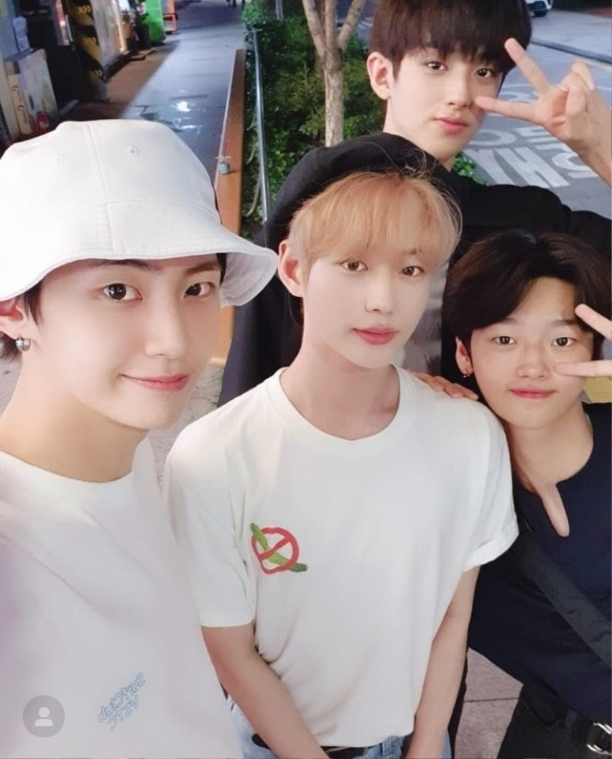 Produce X 101: Bắt gặp Lee Jin Hyuk - Kim Min Kyu 'hò hẹn' cùng nhau, câu chuyện đáng yêu được fan kể lại Ảnh 5