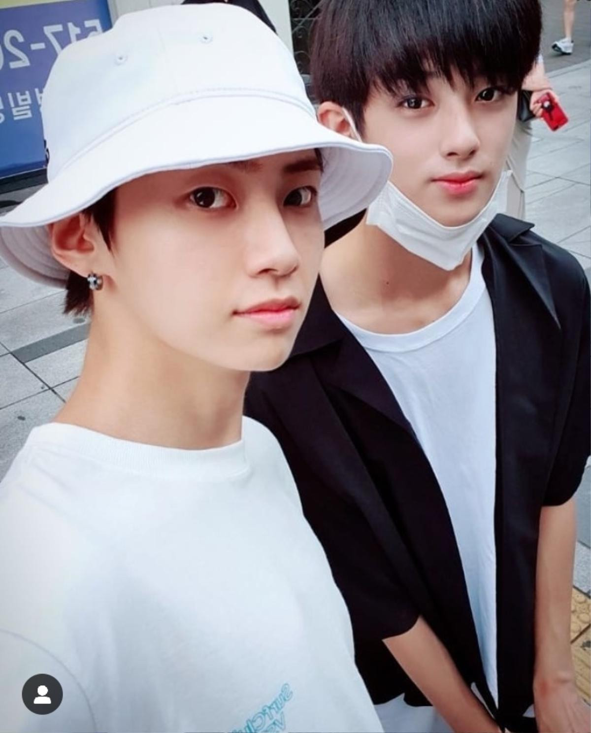 Produce X 101: Bắt gặp Lee Jin Hyuk - Kim Min Kyu 'hò hẹn' cùng nhau, câu chuyện đáng yêu được fan kể lại Ảnh 1