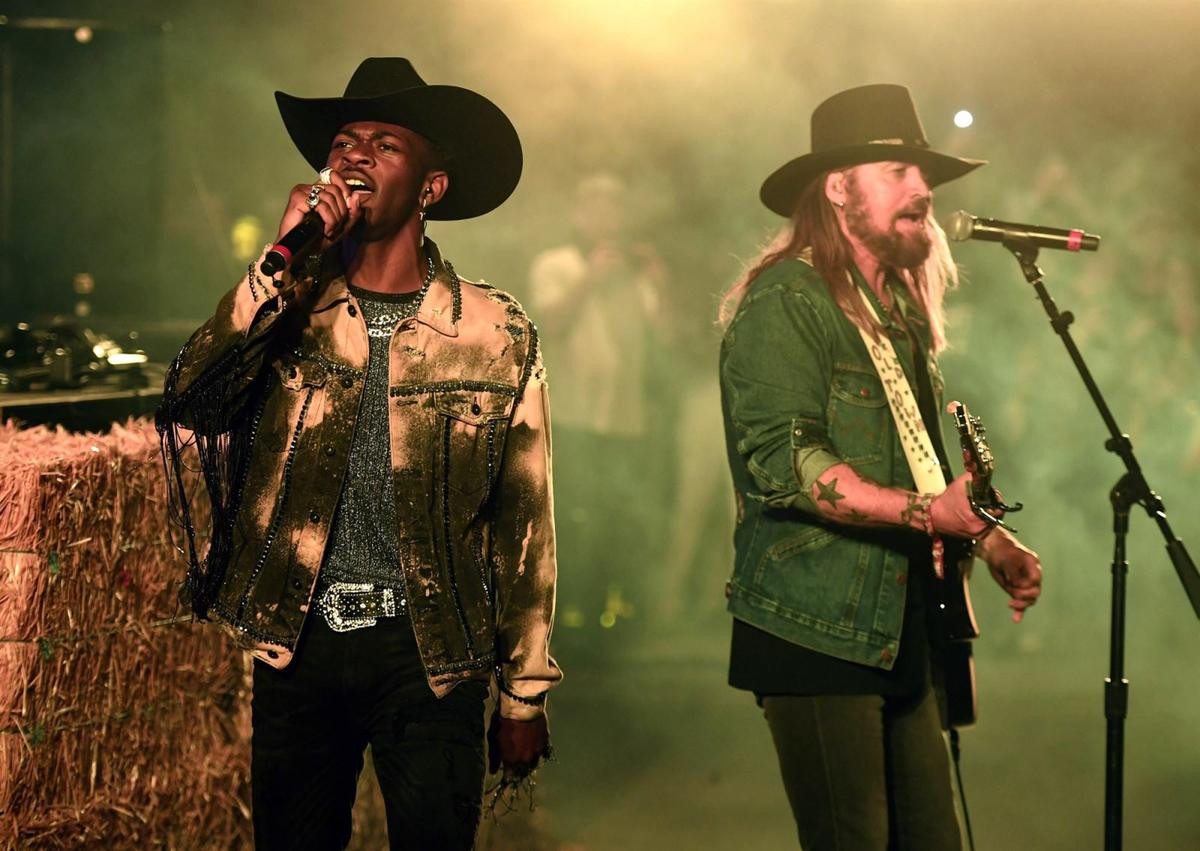 Billboard Hot 100 tuần này: Old Town Road #1 tuần thứ 18, bất ngờ nhất là sự xuất hiện của một ca khúc ra mắt vào năm… 2017 Ảnh 2