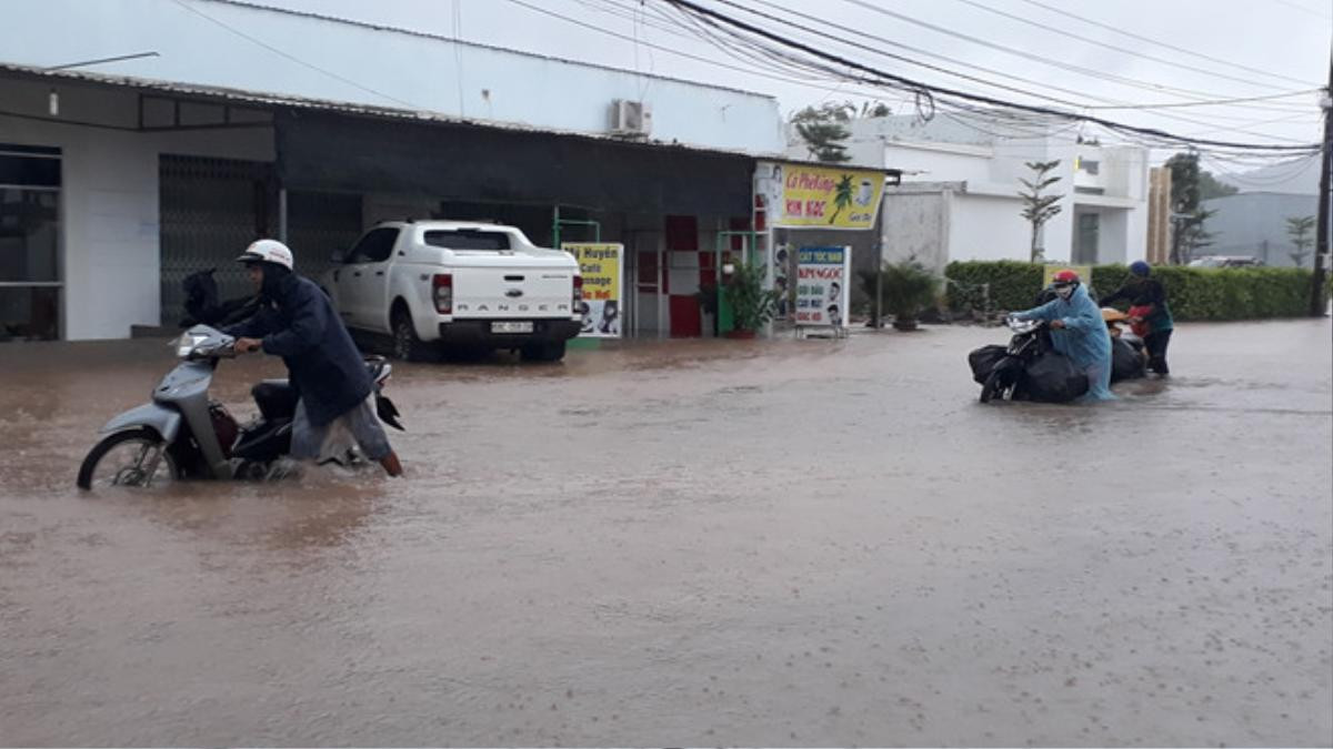 Cận cảnh 'đảo ngọc' Phú Quốc ngập úng nghiêm trọng sau mưa lớn Ảnh 1