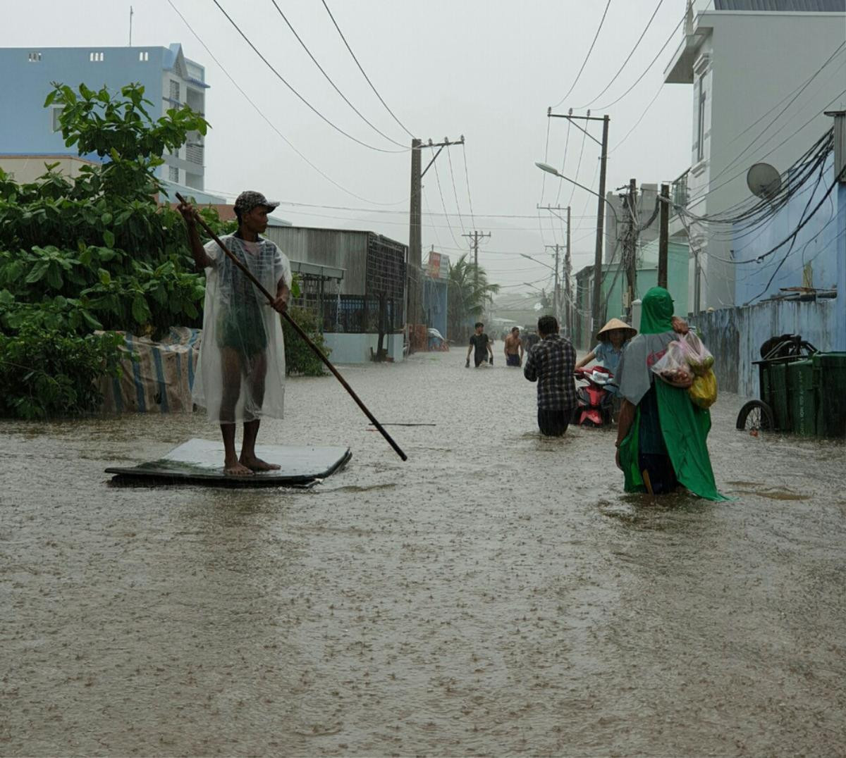 Cận cảnh 'đảo ngọc' Phú Quốc ngập úng nghiêm trọng sau mưa lớn Ảnh 6