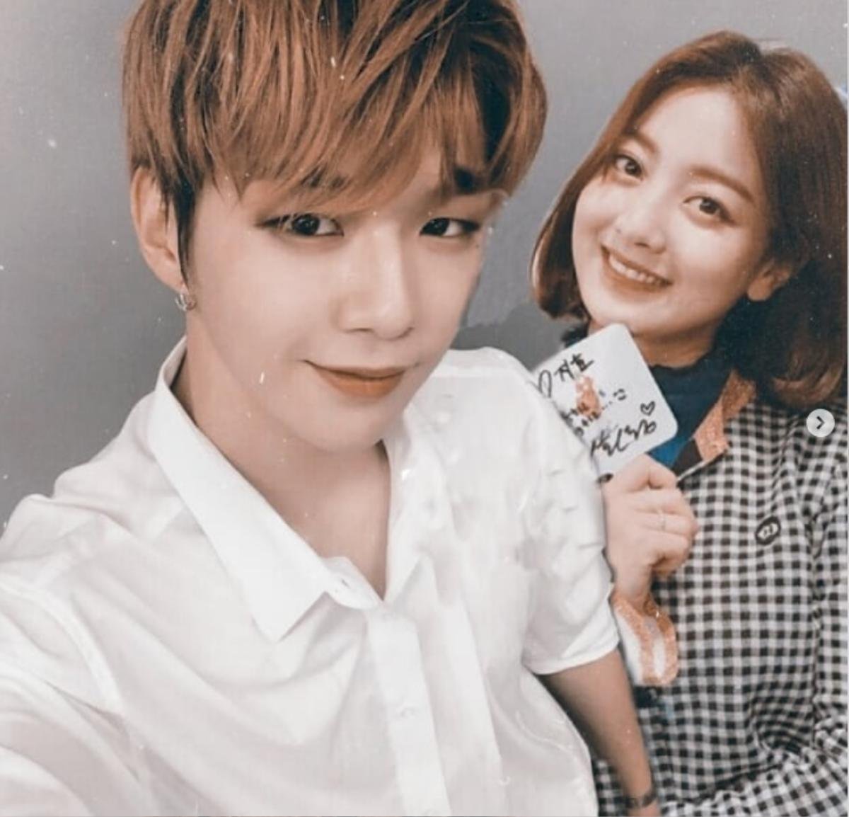 18 bức ảnh ghép này của cặp đôi Jihyo và Kang Daniel sẽ khiến bạn bối rối vì cứ ngỡ là thật Ảnh 6