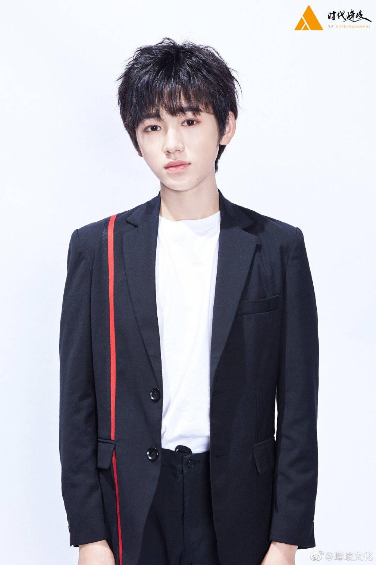 Đinh Trình Hâm nổi bật không kém TFBOYS tại lễ kỷ niệm 10 năm của TF Entertainment Ảnh 14