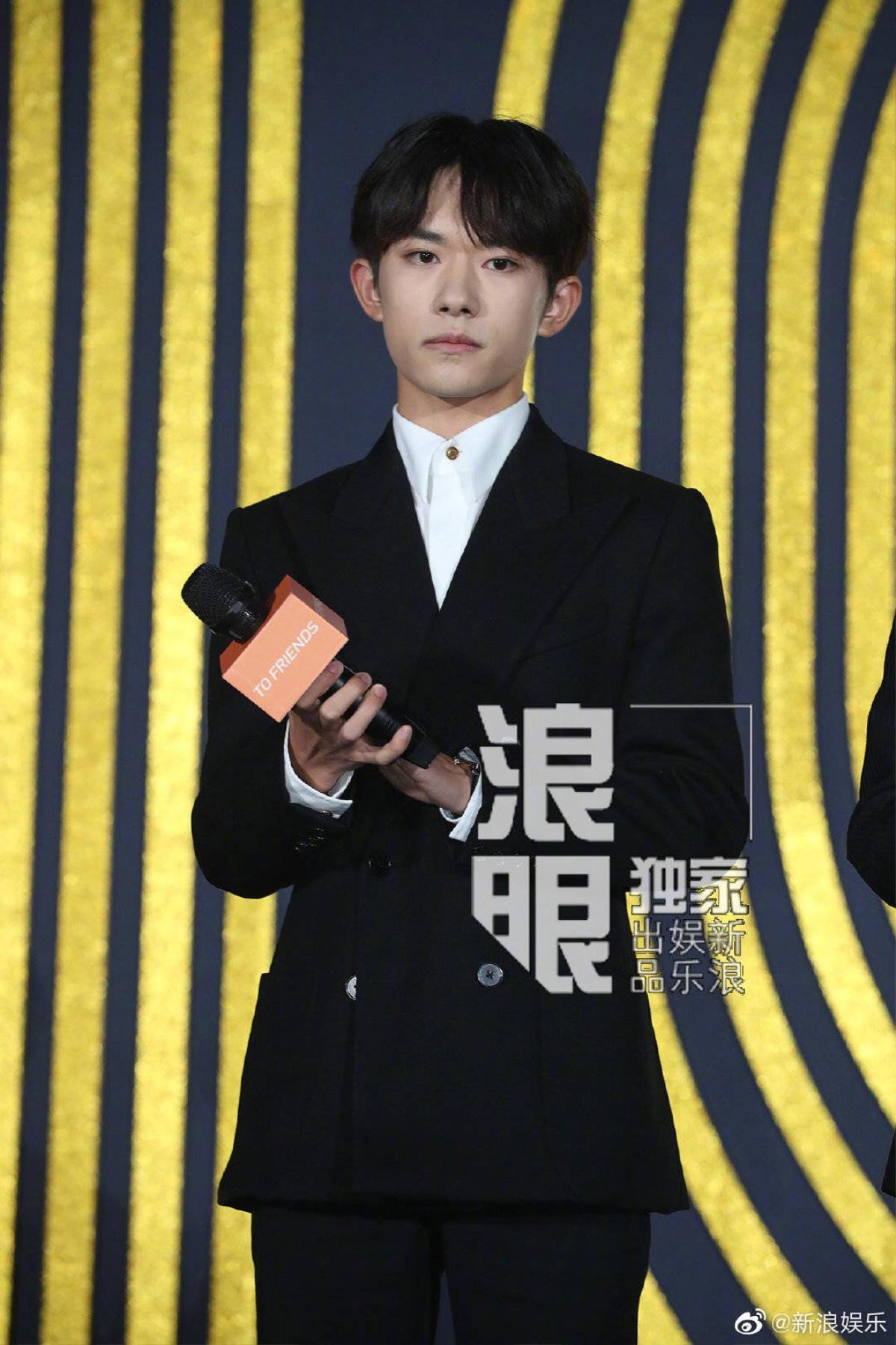 Đinh Trình Hâm nổi bật không kém TFBOYS tại lễ kỷ niệm 10 năm của TF Entertainment Ảnh 10