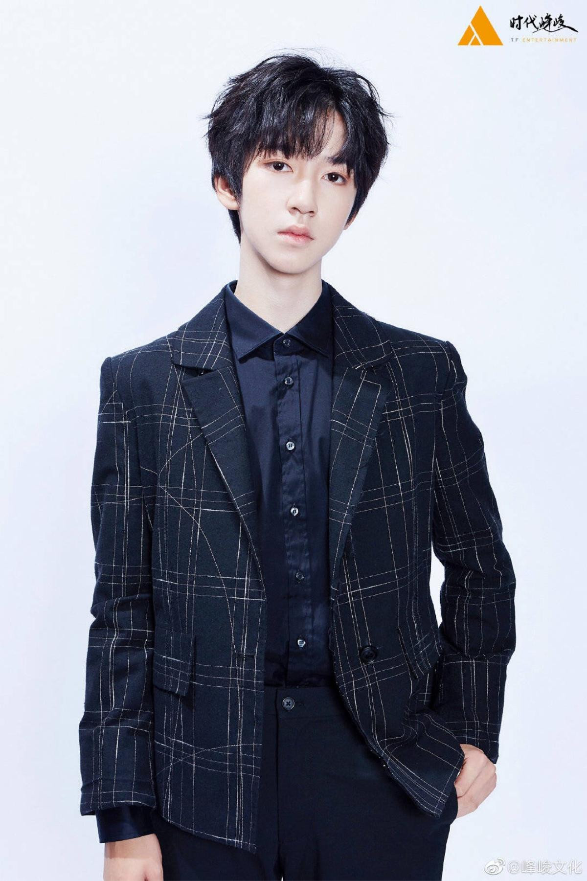 Đinh Trình Hâm nổi bật không kém TFBOYS tại lễ kỷ niệm 10 năm của TF Entertainment Ảnh 16