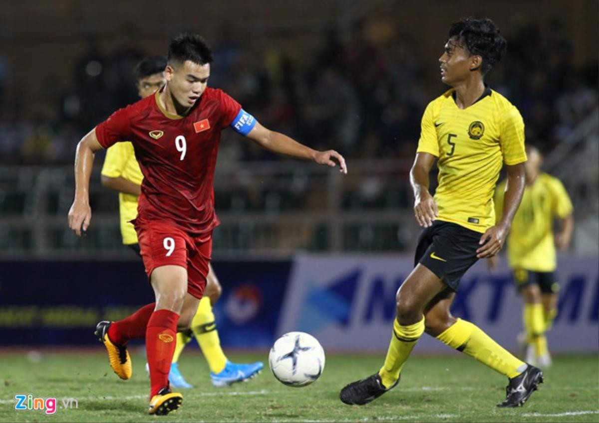 U18 Việt Nam đánh bại Malaysia bằng siêu phẩm đá phạt góc! Ảnh 1