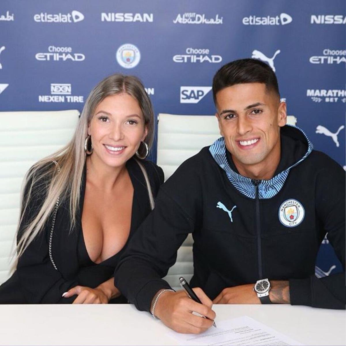 Ngắm nàng WAGs 'triệu người mê' của tân binh Manchester City Ảnh 1