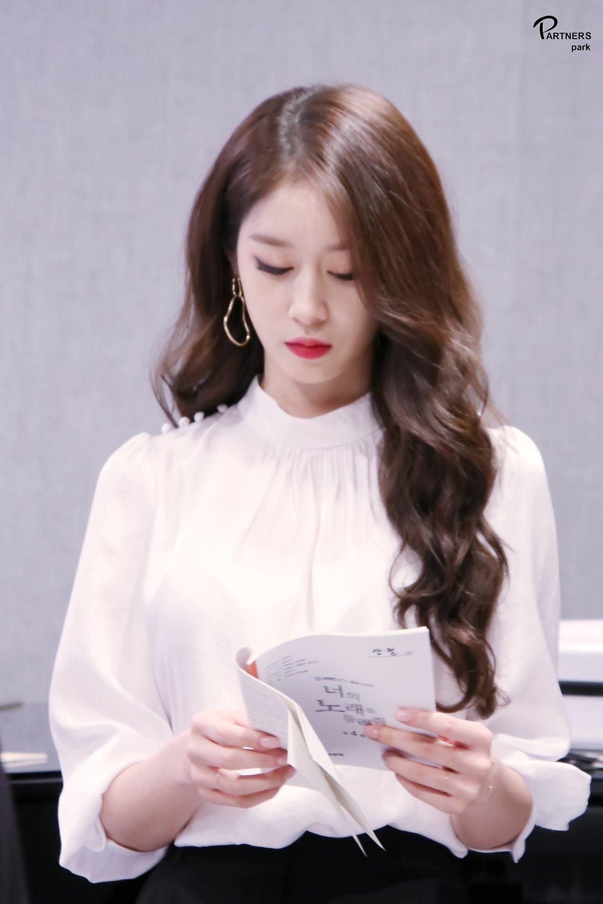 'I Wanna Hear Your Song': Xuýt xoa trước vẻ đẹp sang chảnh của Park Ji Yeon (T-ARA) ở tuổi 26 Ảnh 14