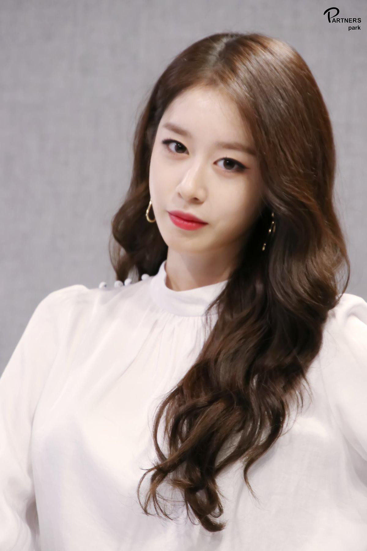 'I Wanna Hear Your Song': Xuýt xoa trước vẻ đẹp sang chảnh của Park Ji Yeon (T-ARA) ở tuổi 26 Ảnh 23