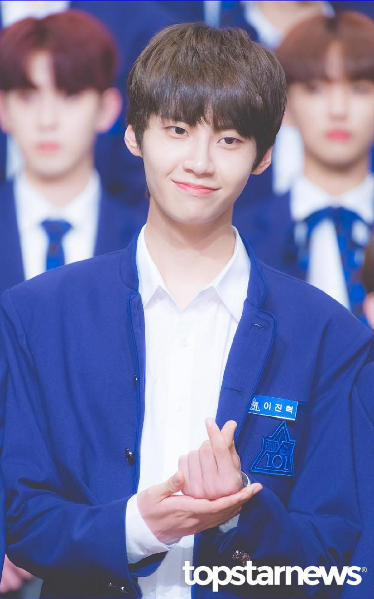 Lộ diện gia đình của thành viên 'Produce X 101': Mẹ Lee Eun Sang và chị gái Lee Jin Hyuk gây sốt vì quá xinh Ảnh 3