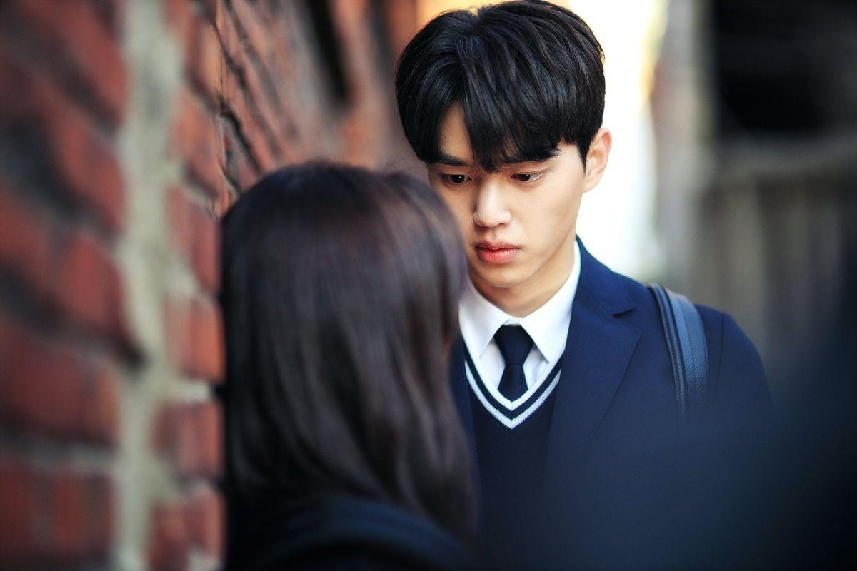 Bấn loạn với những hình ảnh lãng mạn của Kim So Hyun và hai bạn diễn mỹ nam trong ‘Love Alarm’ Ảnh 4