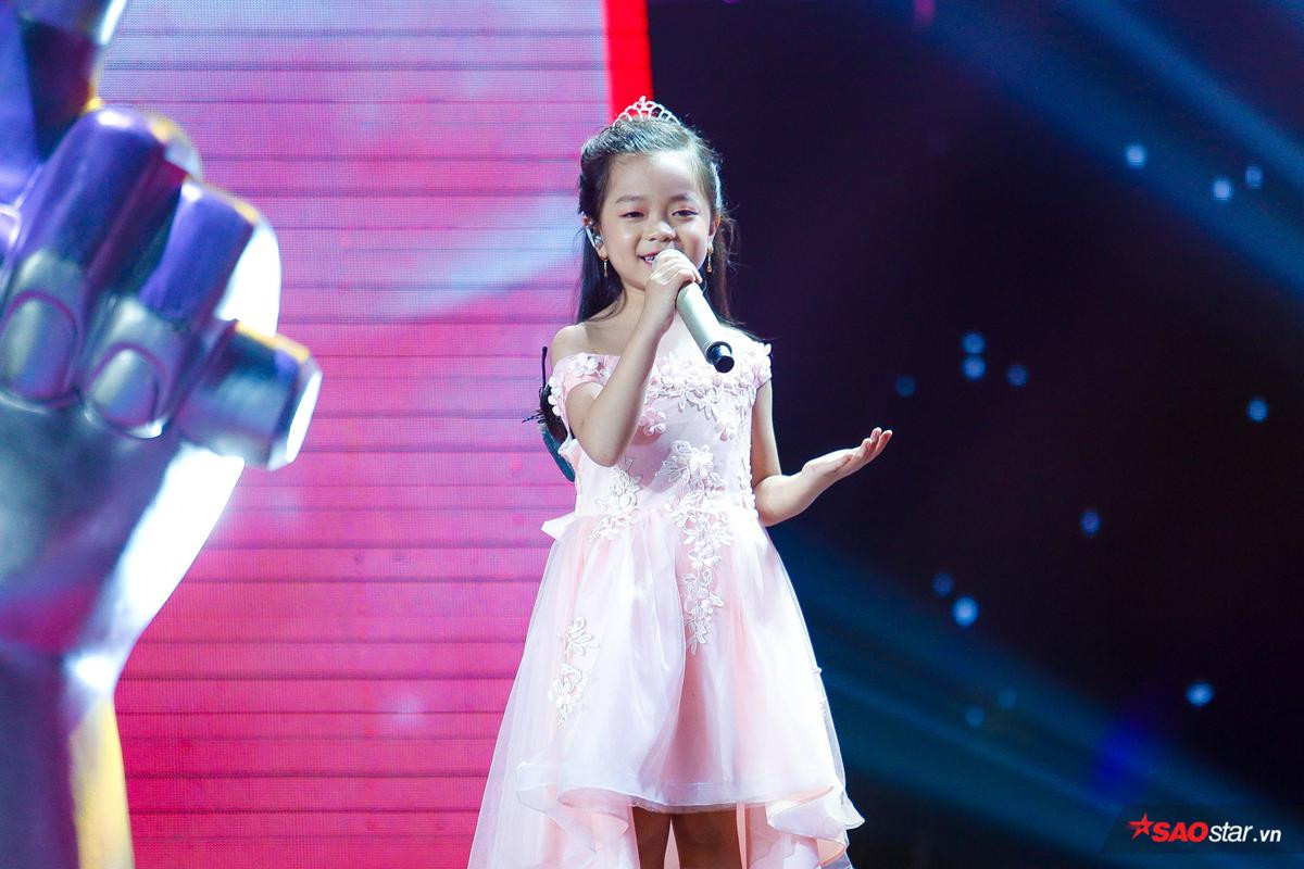 Châu Sở Hân: Thí sinh nhỏ tuổi nhất The Voice Kids 2019 hát chuẩn từng nốt khiến dàn HLV 'bấn loạn' Ảnh 1