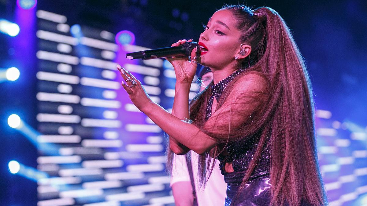 Ariana Grande bất ngờ thay đổi lịch trình Sweetener Tour, huỷ đêm diễn tại Ba Lan vì… bạn trai quá cố Mac Miller? Ảnh 3