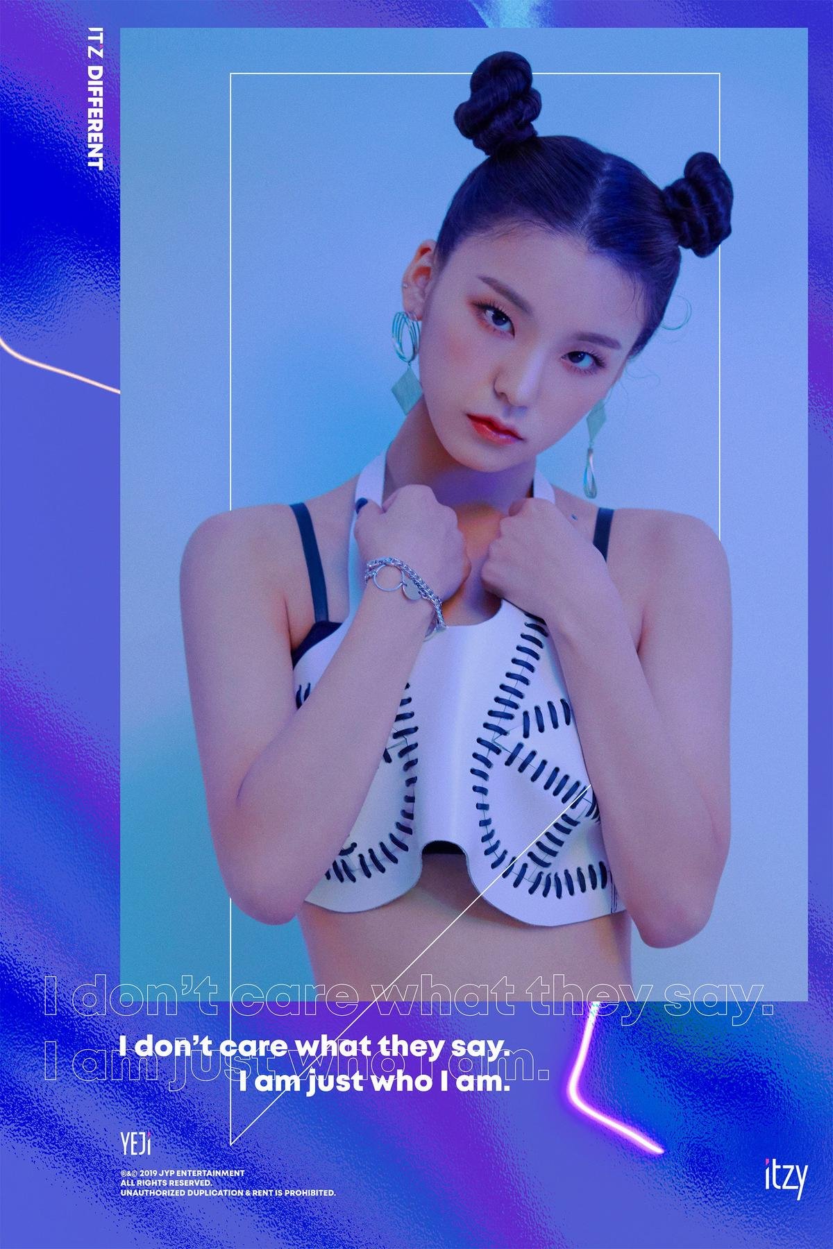 Không hổ danh Rookie nữ sáng giá của năm, Yeji (ITZY) chỉ tạm biệt tóc đuôi ngựa thôi cũng làm fan sốt xình xịch Ảnh 10