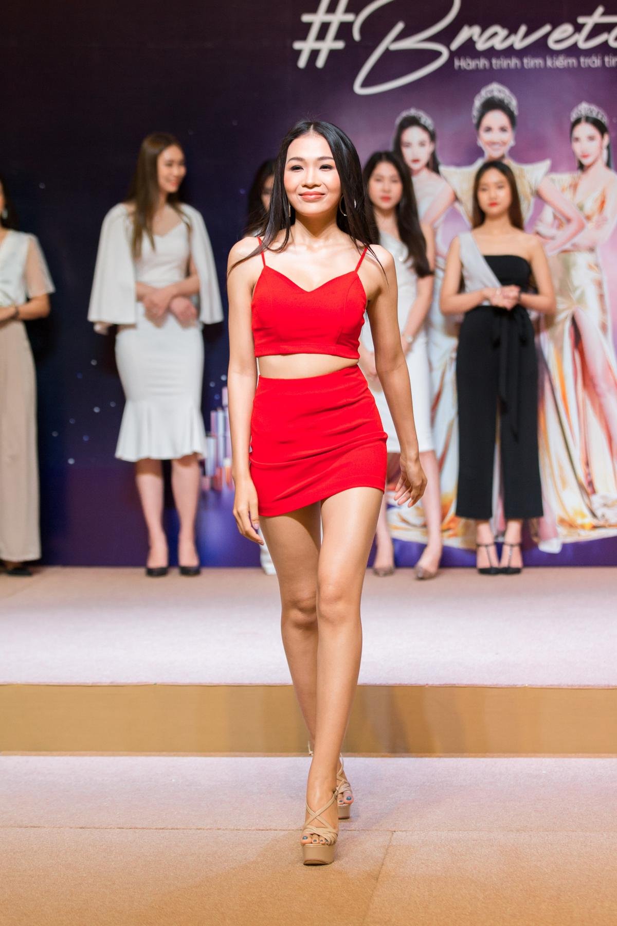 HOT: Em gái Á hậu Hoàng Thùy - Hoàng Linh đăng ký dự thi Miss Universe Vietnam 2019 Ảnh 6