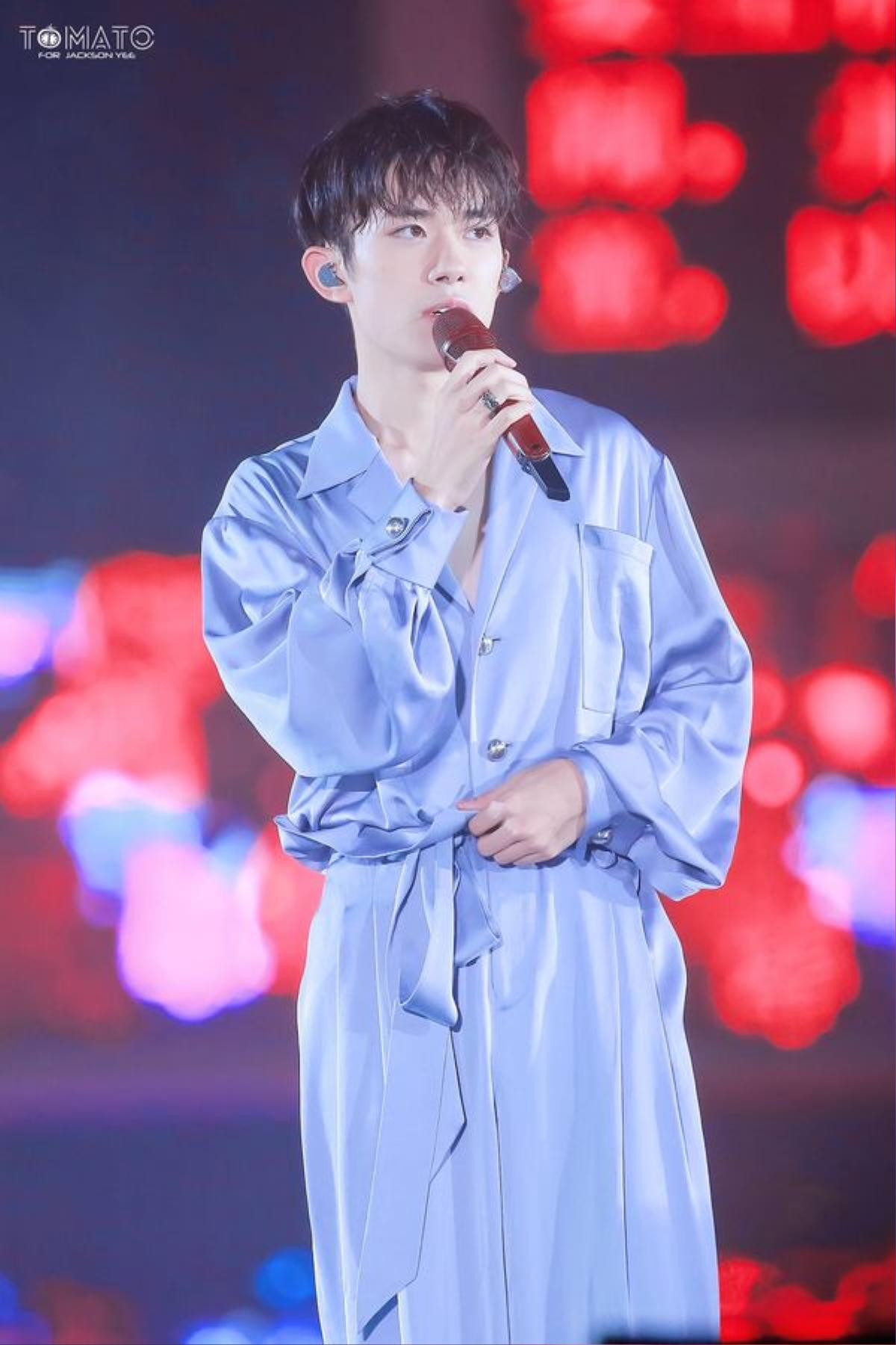 Kẻ ác ý chiếu đèn laze vào mắt của từng thành viên TFBoys đã bị bắt Ảnh 4