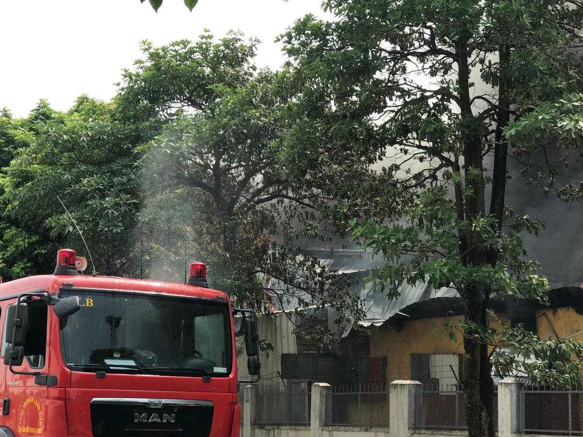 Cháy cực lớn công ty sản xuất khuôn mẫu nhựa ở khu công nghiệp Sài Đồng B, nhiều tài sản bị cháy rụi Ảnh 6