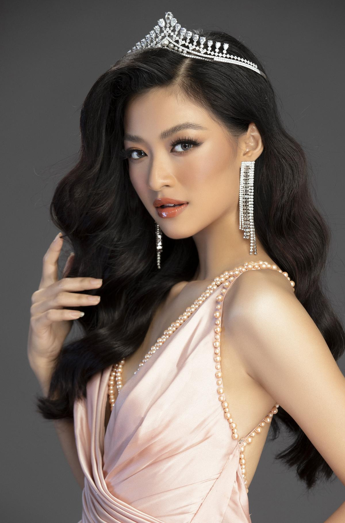 Á hậu Kiều Loan hâm mộ hoa hậu Hương Giang, miệt mài tập catwalk cho Miss Grand Int' 2019 Ảnh 1