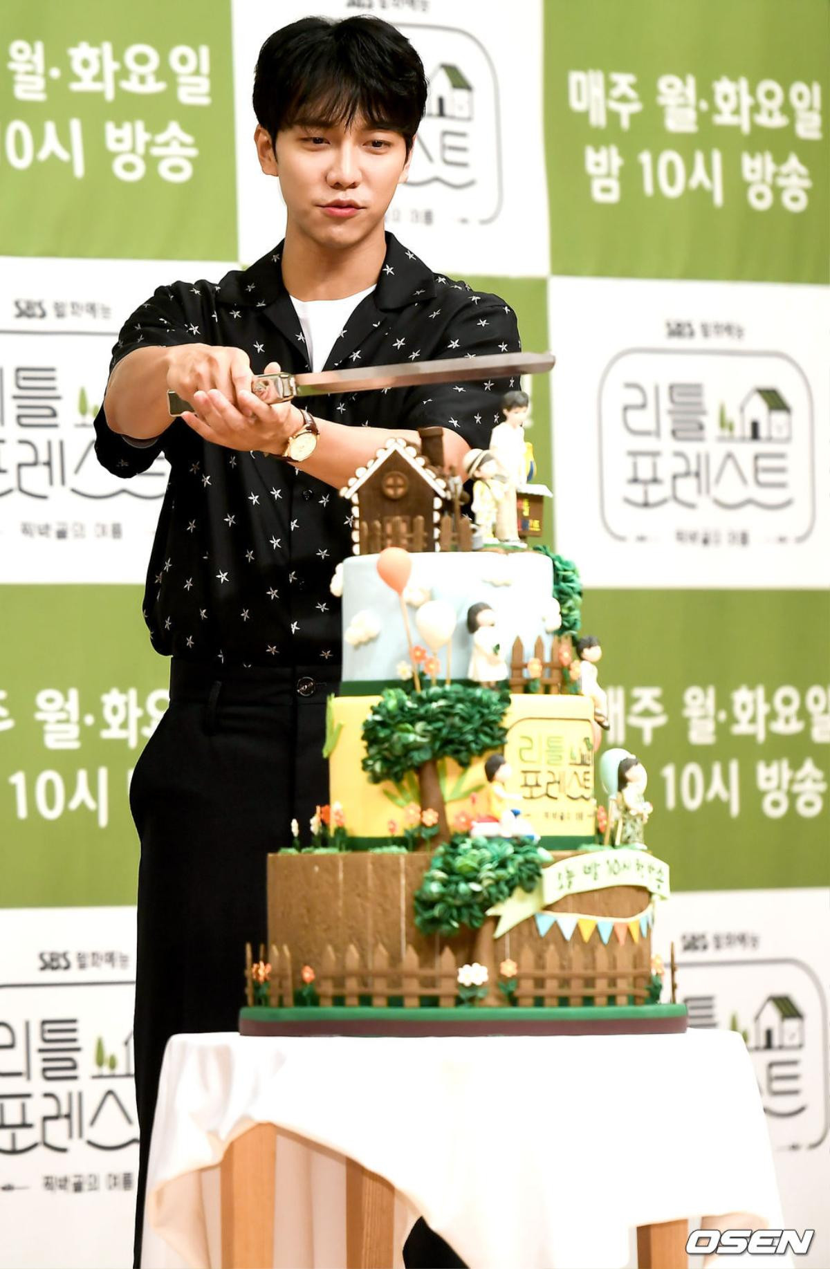 Họp báo 'Little Forest': Bị Lee Seo Jin 'hắt hủi', Lee Seung Gi đẹp đôi bên bạn gái Lee Joon (MBLAQ) Ảnh 3