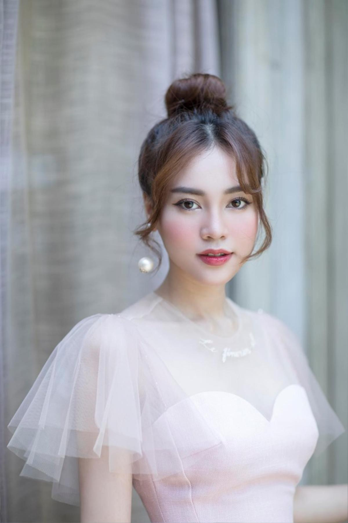 Chưa được Đông Nhi 'hoàn thành tâm nguyện', Ninh Dương Lan Ngọc quay luôn MV cover 'Anh ơi ở lại' (Chi Pu) cạnh… hồ sen Ảnh 4