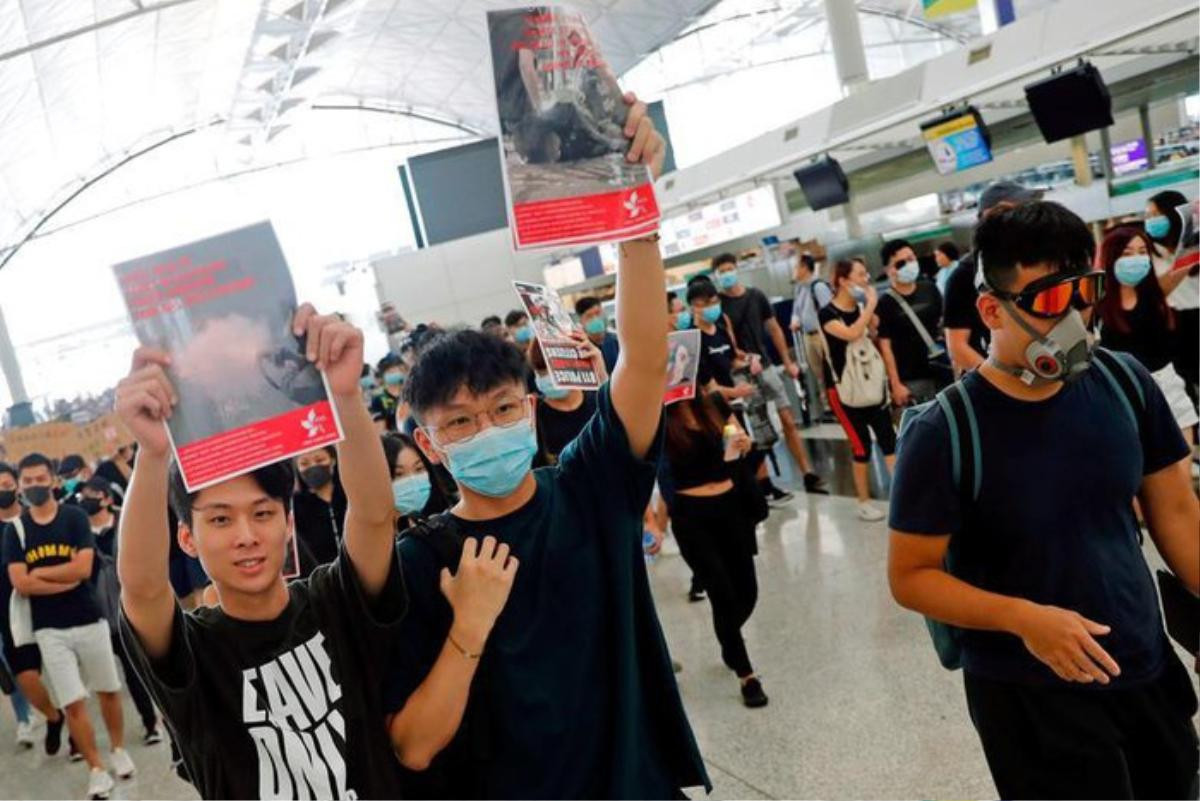 Sân bay Hong Kong 'tê liệt' vì hàng nghìn người biểu tình Ảnh 5