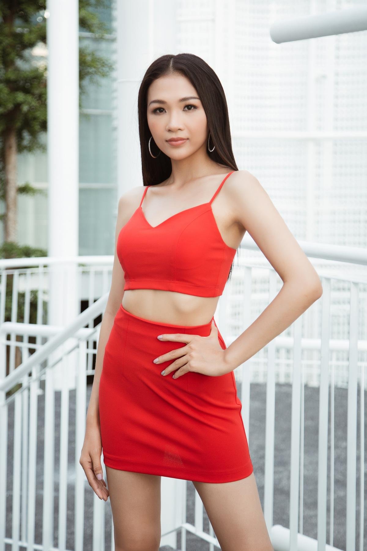 Em gái Hoàng Thùy - Hoàng Linh: 'Chưa từng dao kéo, sẽ rất áp lực nếu tham gia Miss Universe Vietnam 2019' Ảnh 1