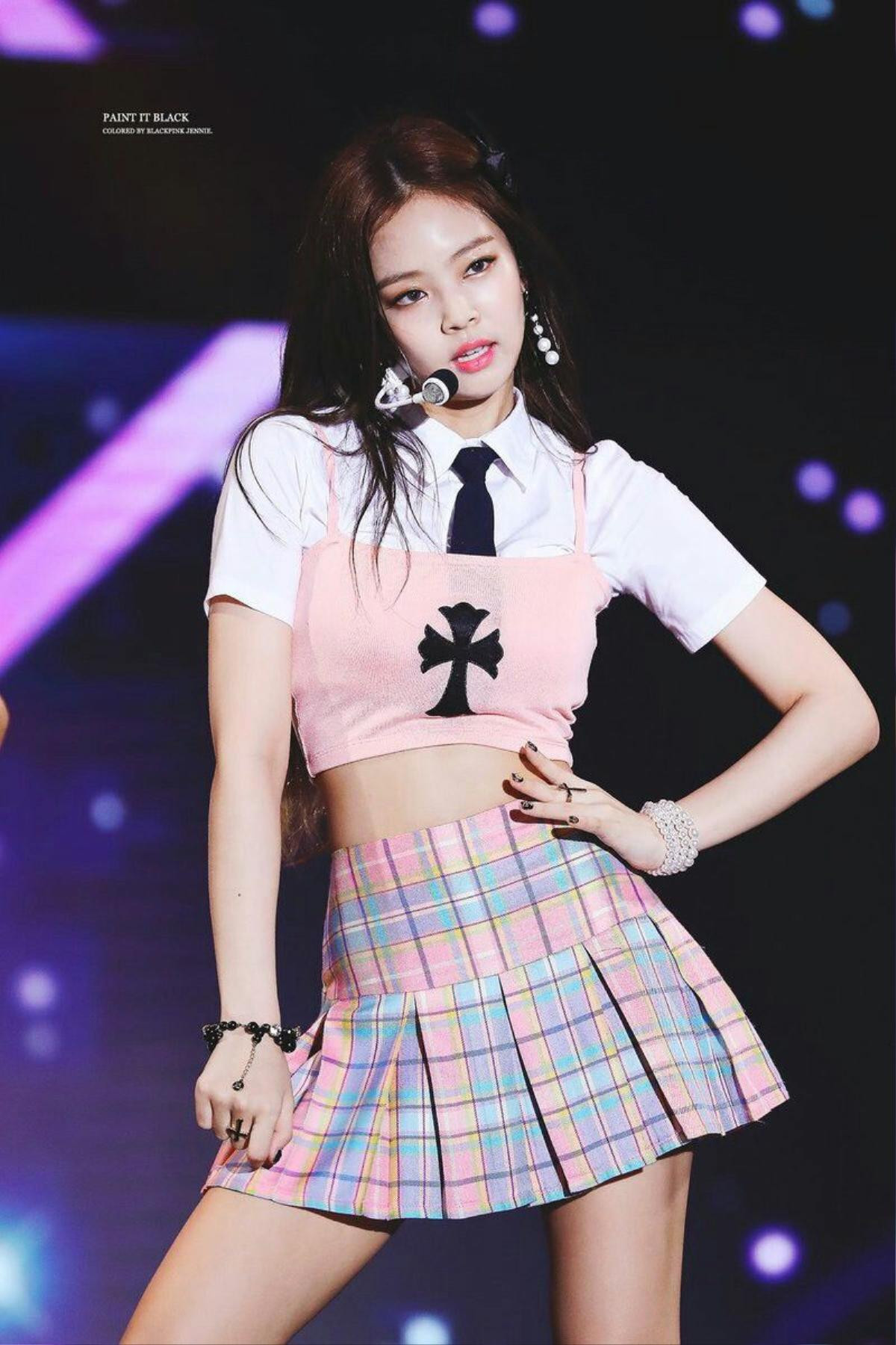 Hương Giang gây sốt khi khoe thân hình thon đẹp ăn đứt cả Jennie (Blackpink) Ảnh 7