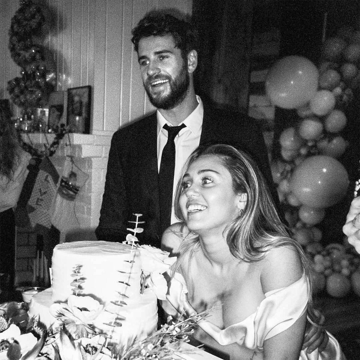 Hậu ồn ào ly hôn, khoá môi bạn đồng giới: Miley Cyrus vội vã vào phòng thu để chuẩn bị cho sự ra đời của Wrecking Ball thứ 2? Ảnh 3