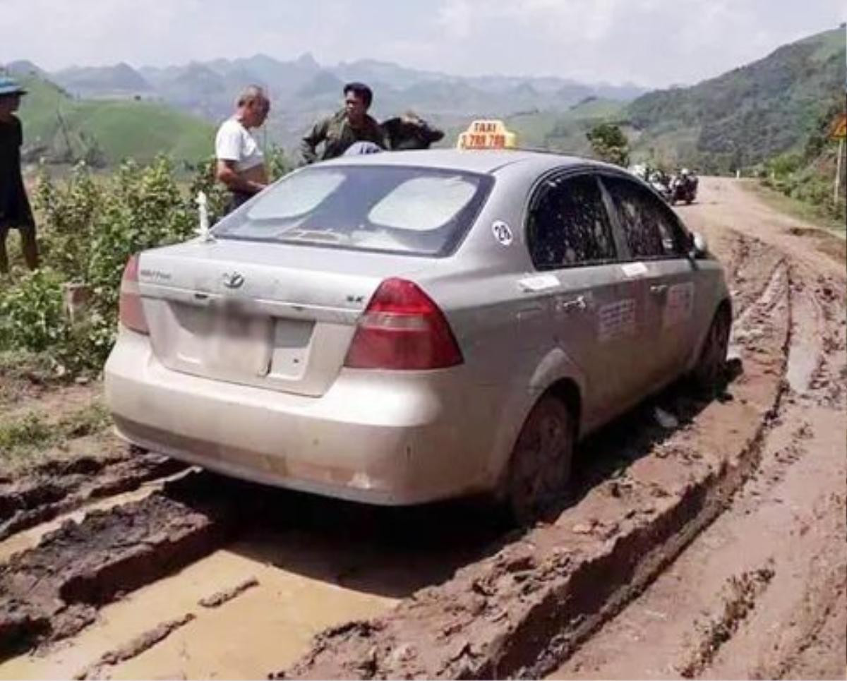 Ông lái đò sợ hãi kể lại giây phút đưa 3 nghi phạm người Trung Quốc sát hại tài xế taxi qua sông Ảnh 3