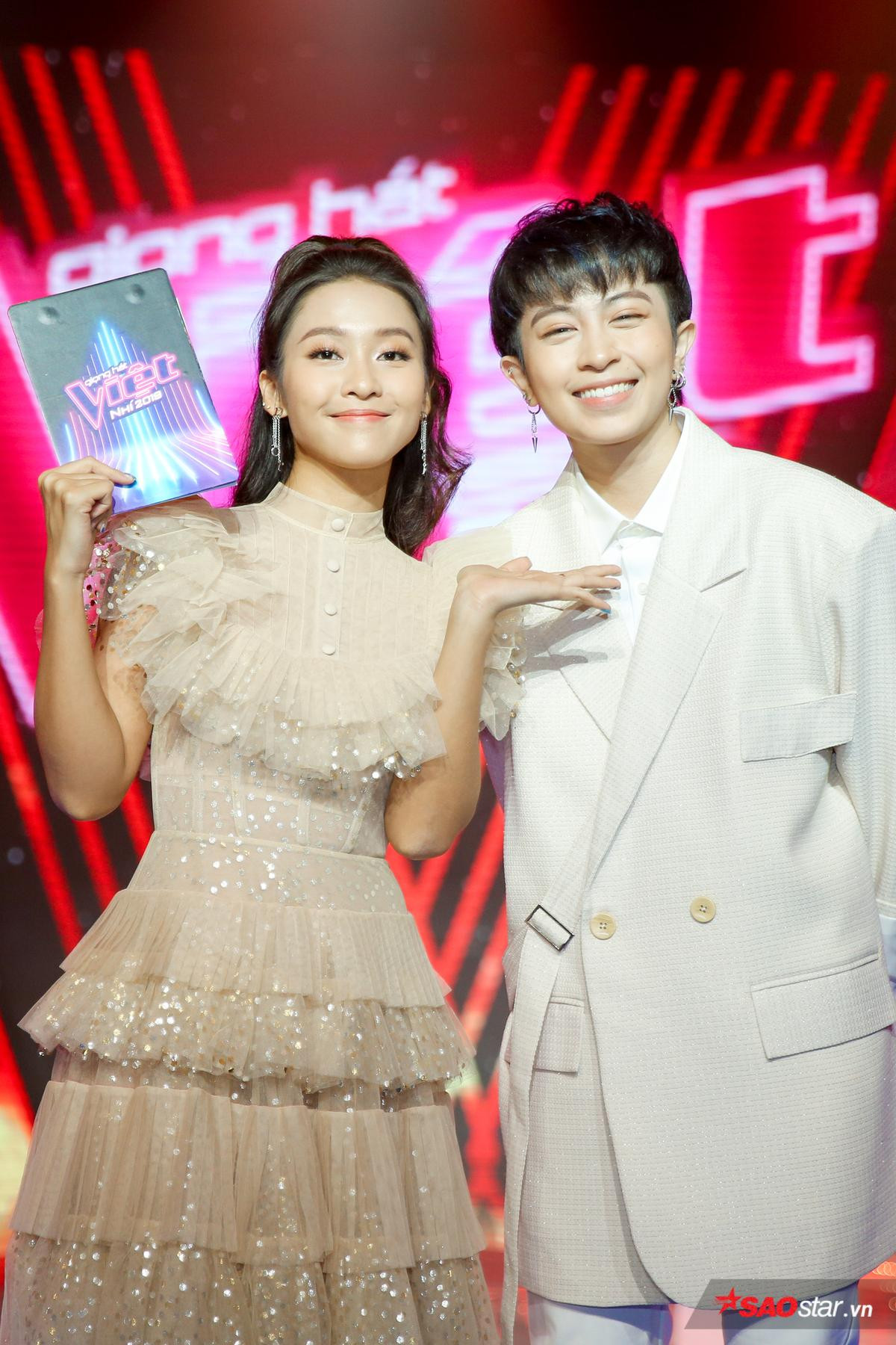 Vòng Đối đầu - The Voice Kids 2019: Hương Giang - Phạm Quỳnh Anh nghẹn lòng loại trò cưng Ảnh 4