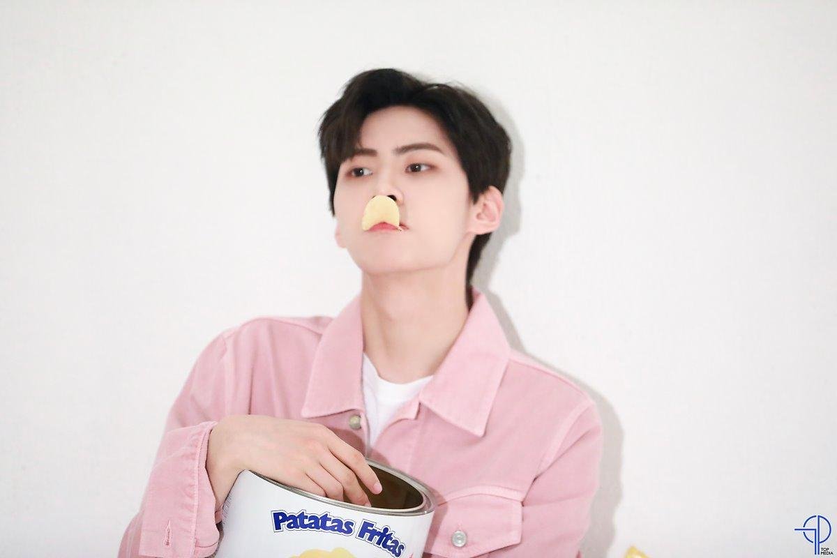 'Produce X 101': Choi Byung Chan trở lại với show thực tế, Lee Jin Hyuk mở họp fan ở Đông Nam Á Ảnh 5