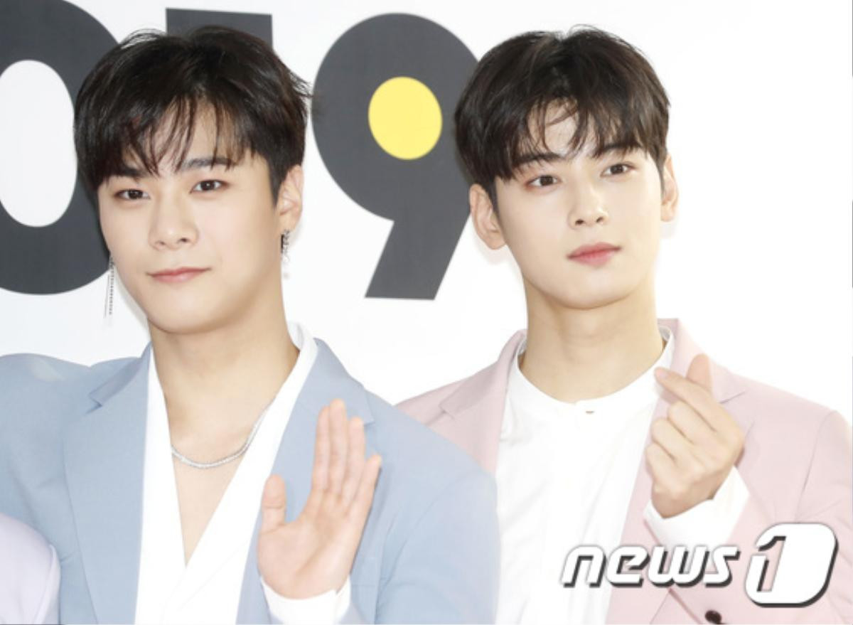 Thảm đỏ 'K-World Festa 2019': Cha Eun Woo - Ong Seong Woo đẹp hơn hoa, Park Bom cứng đơ như tượng Ảnh 7